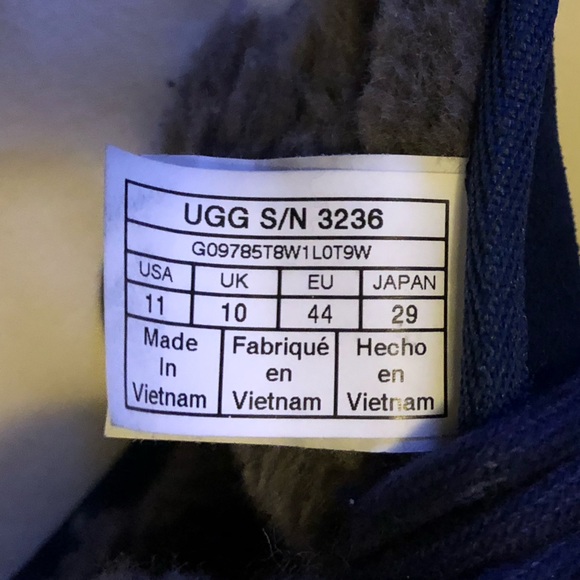 UGG Men’s Neumel Suede Chukka Boots - Picture 16 of 16